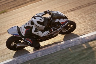 2019-BMW-S1000RR-12