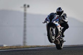 2019-BMW-S1000RR-18