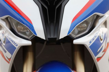 2019-BMW-S1000RR-61