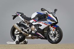 2019-BMW-S1000RR-68