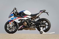 2019-BMW-S1000RR-69