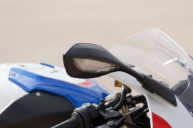 2019-BMW-S1000RR-71