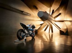 2021-BMW-M1000RR-superbike-28