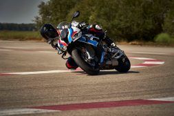 2021-BMW-M1000RR-superbike-53