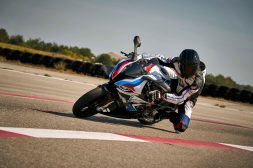 2021-BMW-M1000RR-superbike-54