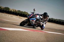 2021-BMW-M1000RR-superbike-55