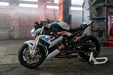 2021-BMW-S1000R-07