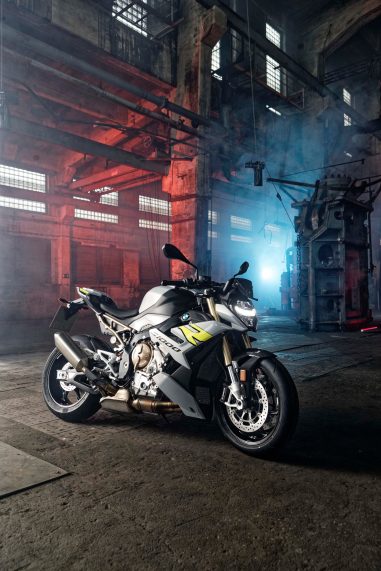 2021-BMW-S1000R-10