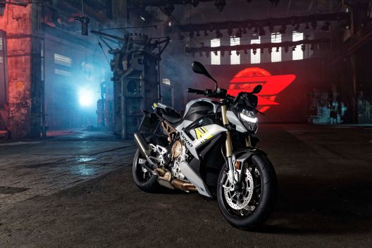 2021-BMW-S1000R-18