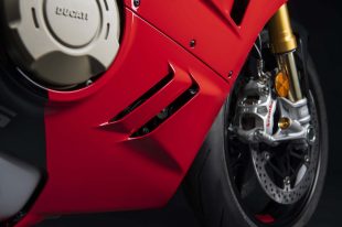 2022-Ducati-Panigale-V4-S-75