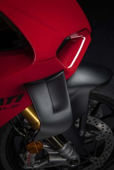 2022-Ducati-Panigale-V4-S-78