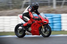 2022-Ducati-Panigale-V4-S-Jerez-Jensen-01