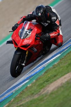 2022-Ducati-Panigale-V4-S-Jerez-Jensen-11