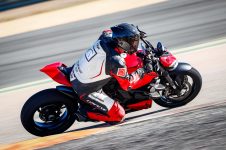 2022-Ducati-Streetfighter-V2-press-launch-04