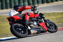 2022-Ducati-Streetfighter-V2-press-launch-09