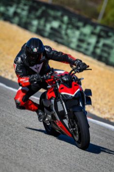 2022-Ducati-Streetfighter-V2-press-launch-13