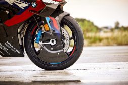 2023-BMW-M1000RR-07