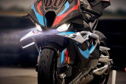 2023-BMW-M1000RR-11