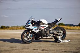 2023-BMW-S1000RR-22