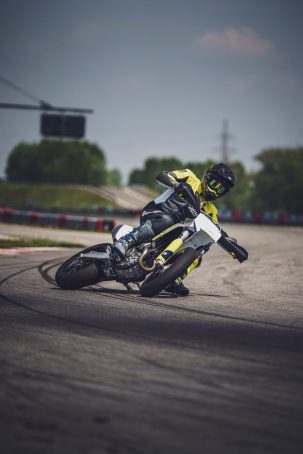 2023-Husqvarna-FS-450-supermoto-09