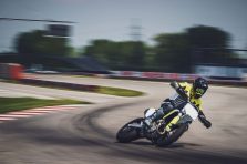 2023-Husqvarna-FS-450-supermoto-10