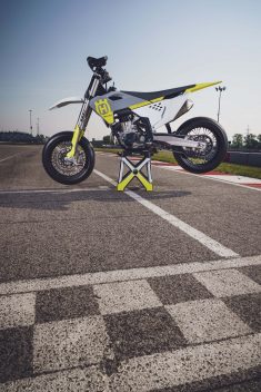 2023-Husqvarna-FS-450-supermoto-101