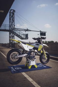 2023-Husqvarna-FS-450-supermoto-125