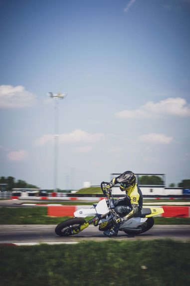 2023-Husqvarna-FS-450-supermoto-13