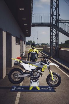 2023-Husqvarna-FS-450-supermoto-131