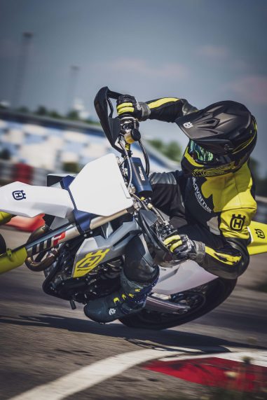 2023-Husqvarna-FS-450-supermoto-14