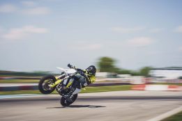 2023-Husqvarna-FS-450-supermoto-21