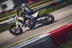 2023-Husqvarna-FS-450-supermoto-24