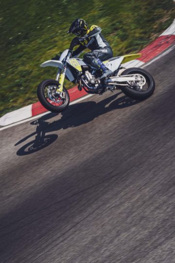 2023-Husqvarna-FS-450-supermoto-28