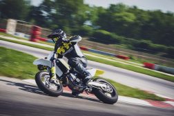 2023-Husqvarna-FS-450-supermoto-30