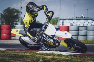 2023-Husqvarna-FS-450-supermoto-32