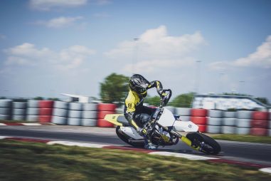 2023-Husqvarna-FS-450-supermoto-33