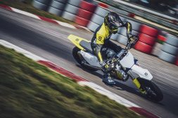 2023-Husqvarna-FS-450-supermoto-34