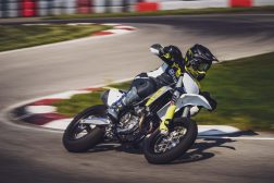 2023-Husqvarna-FS-450-supermoto-41