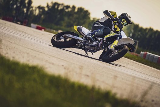 2023-Husqvarna-FS-450-supermoto-43