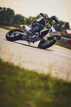 2023-Husqvarna-FS-450-supermoto-44