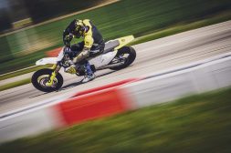 2023-Husqvarna-FS-450-supermoto-46