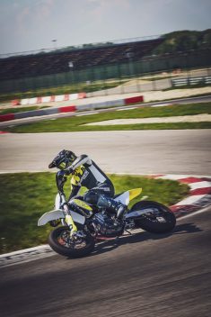 2023-Husqvarna-FS-450-supermoto-49