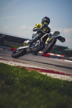 2023-Husqvarna-FS-450-supermoto-52