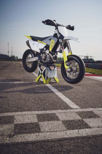 2023-Husqvarna-FS-450-supermoto-88