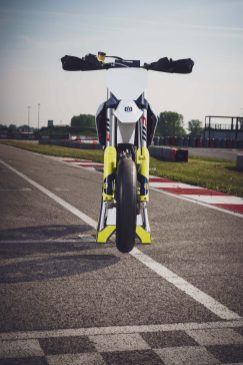 2023-Husqvarna-FS-450-supermoto-92