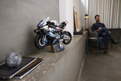 BMW-M1000RR-superbike-LEGO-Technic-set-02