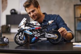 BMW-M1000RR-superbike-LEGO-Technic-set-03