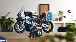 BMW-M1000RR-superbike-LEGO-Technic-set-04